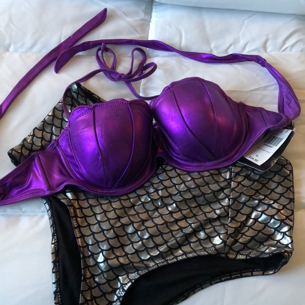 Ariel Clamshell Swim Top